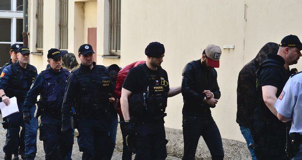 Pět Alžířanů znásilnilo turistku v centru Prahy: Za mřížemi stráví až dva a půl roku, rozhodl soud