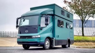 BYD jako parádní obytňák. Tenhle má dokonce dvě patra a luxusní terasu BYD jako parádní obytňák. Tenhle má dokonce dvě patra a luxusní terasu