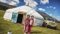 K životu pastevců neodmyslitelně patří kruhové stany jurty, které se v Mongolsku nazývají gery