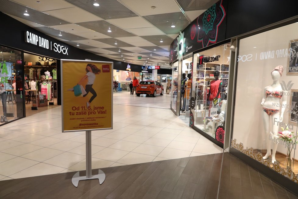 11. května otevřelo brány i Obchodní centrum Šestka.