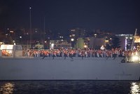 Stovky zachráněných migrantů živořily na lodi: Po 10 dnech se jich ujala Malta