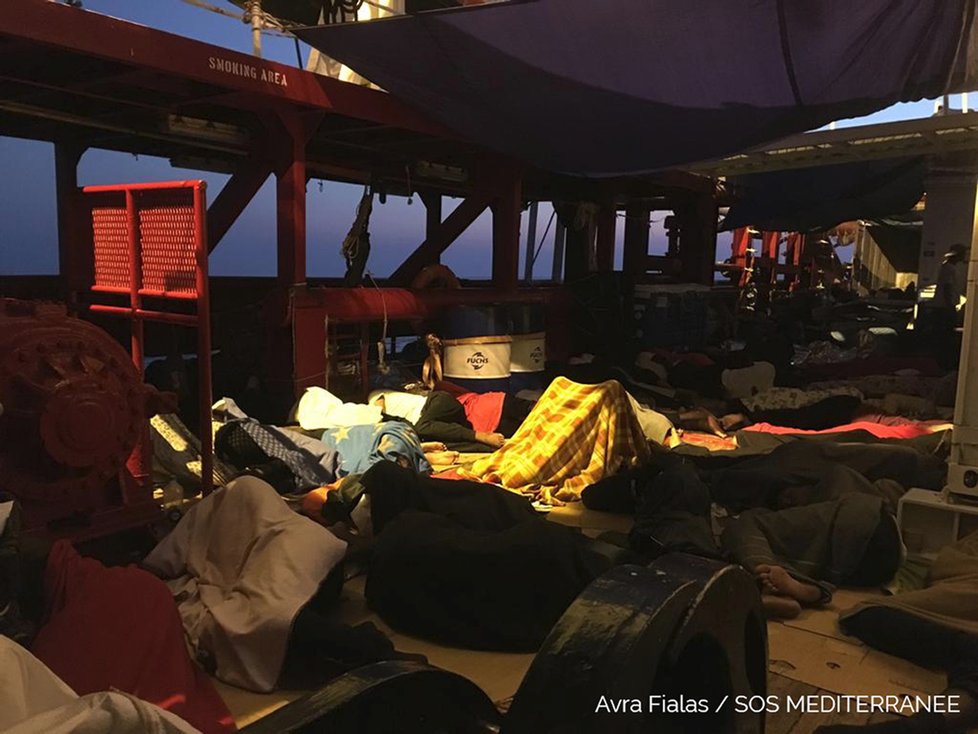 Malta převzala 356 migrantů z lodě Ocean Viking (23. 8. 2019)