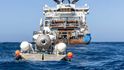 Titan, jedna z ponorek společnosti OceanGate Expeditions s podpůrným plavidlem.
