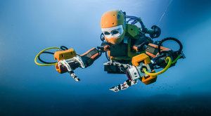 Robot Ocean One hledá poklady v hlubinách