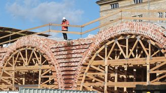 Oprava Negrelliho viaduktu se protáhne, stavaři musí zbourat čtrnáct kleneb Oprava Negrelliho viaduktu se protáhne, stavaři musí zbourat čtrnáct kleneb