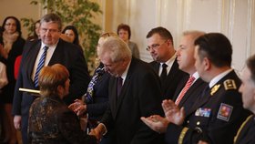 Prezident ČR ocenil ty, kteří zachránili lidský život.