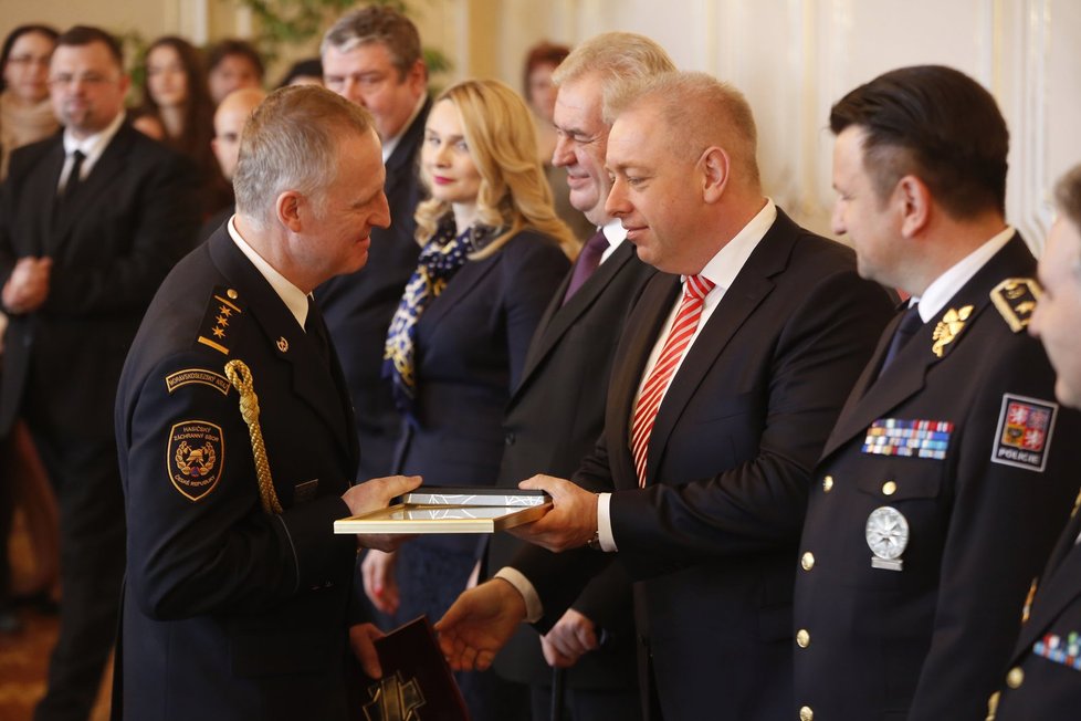 Na Pražském hradě se rozdávaly ocenění za záchrany životů v loňském roce. Profesionálům i "obyčejným" lidem.