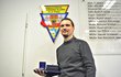 Filip Sovák byl včera oceněn čestnou plaketou šéfa krajského ředitelství policie hlavního města Prahy a odznakem pražské záchranné služby. Ocenění ho dojalo.