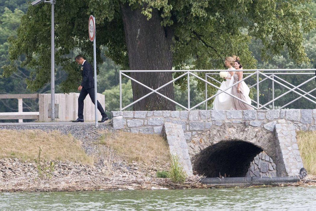 Jak vznikaly svatební fotky Míši Ochotské a Lukáše Rosola