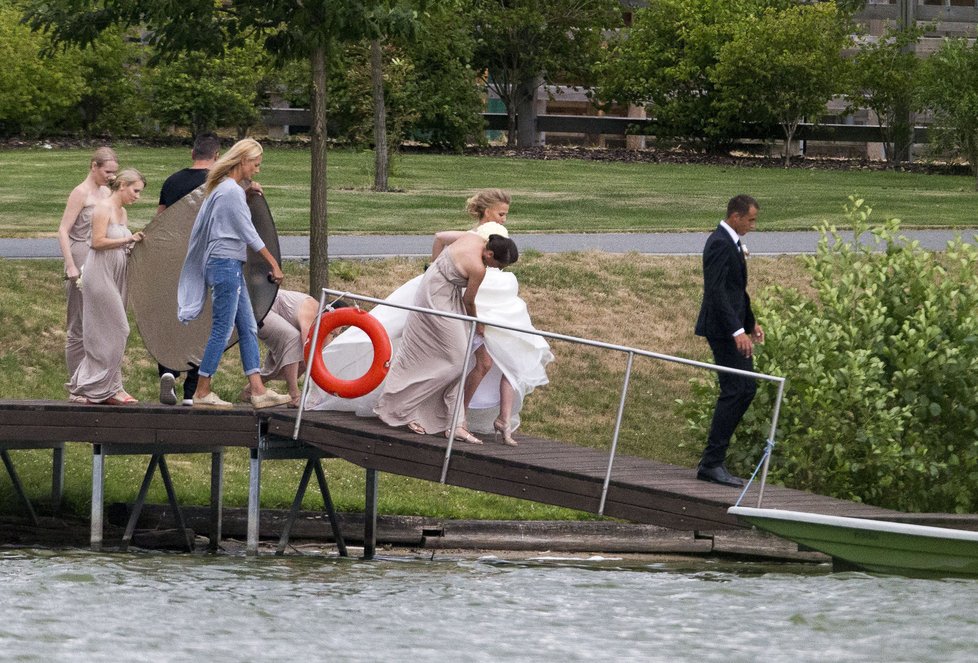 Jak vznikaly svatební fotky Míši Ochotské a Lukáše Rosola