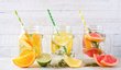 Vody ochucené citrusy a bylinkami