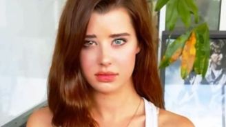 Muži jsou z této ženy hotoví. Když se na ni pořádně podíváte, budete také! Muži jsou z této ženy hotoví. Když se na ni pořádně podíváte, budete také!