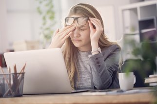 Oční migréna: Co to je a jak ji vyléčit? Může poškodit zrak?