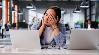Podrážděná víčka z klimatizace? Jak chránit zrak před prachem a alergiemi v kanceláři Podrážděná víčka z klimatizace? Jak chránit zrak před prachem a alergiemi v kanceláři