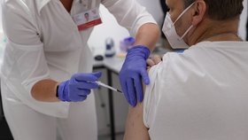 Pražskou lékařku obvinili! Šířila hoaxy o hromadných úmrtích po očkování
