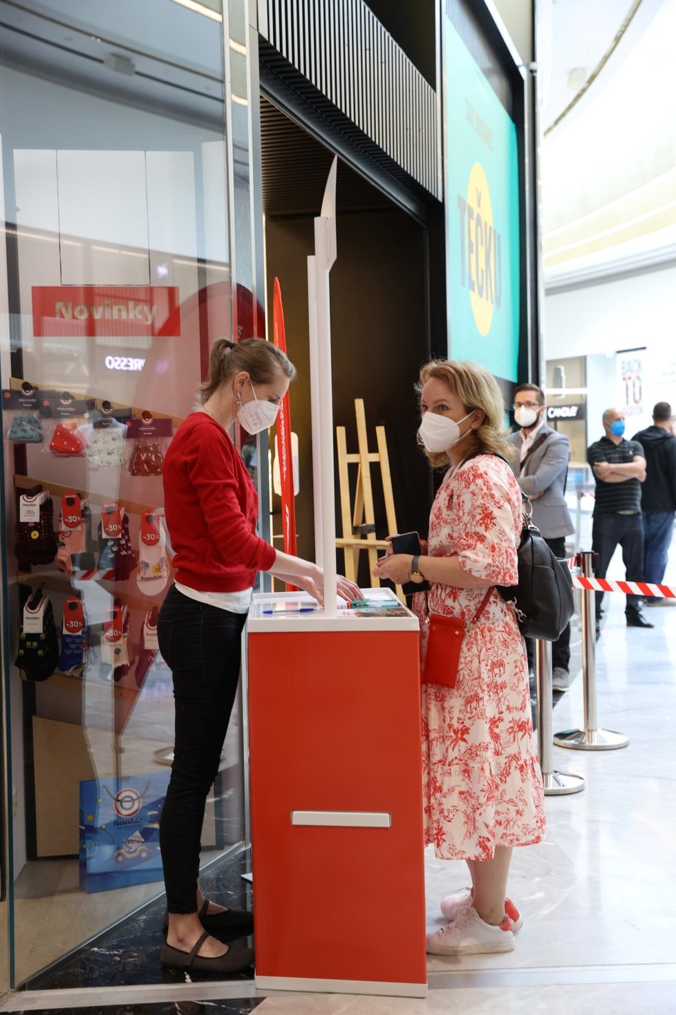 Otevření očkovacího místa bez registrace v obchodním domě na pražském Chodově (12. 7. 2021)