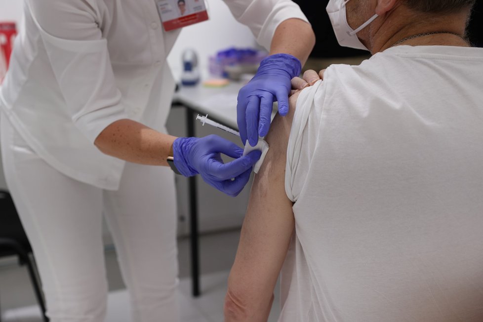 Otevření očkovacího místa bez registrace v obchodním domě na pražském Chodově (12. 7. 2021)