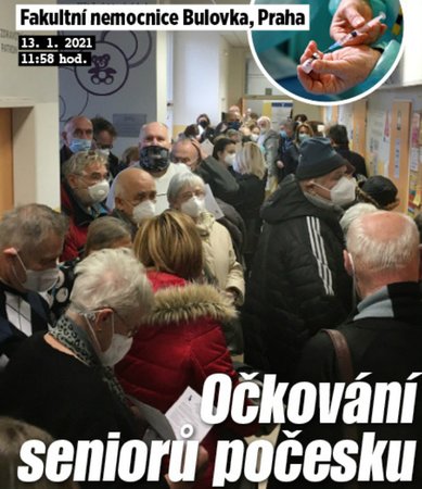 Očkování seniorů po Česku: Dav lidí v nemocnici Na Bulovce (13. 1. 2021)