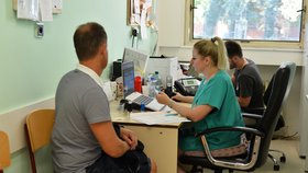 Očkování proti covidu: Ve FN Brno začali podávat čtvrtou dávku (18.7.2022)