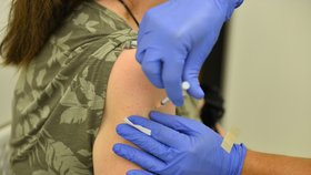 Očkování proti covidu: Ve FN Brno začali podávat čtvrtou dávku (18.7.2022)