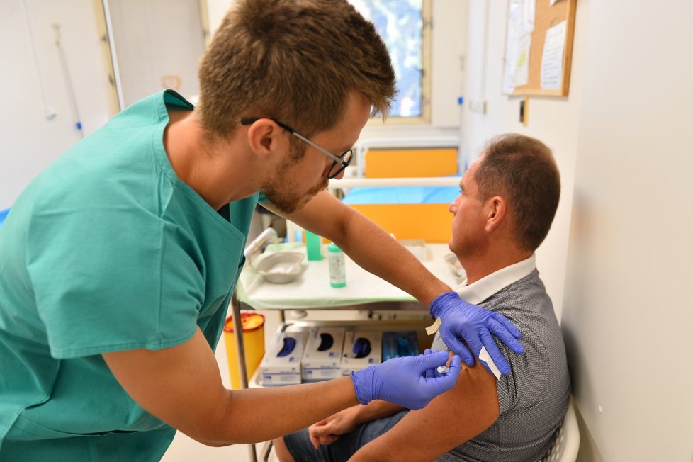 Očkování proti covidu: Ve FN Brno začali podávat čtvrtou dávku (18.7 .2 022).