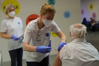 Očkovací centrum na Černém Mostě končí. Zájem lidí dál klesá