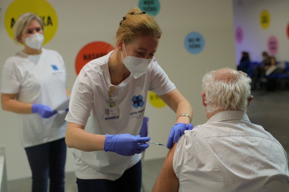 V OD Kotva se otevřelo očkovací centrum, kde lze dostat vakcínu proti covidu-19 bez registrace.