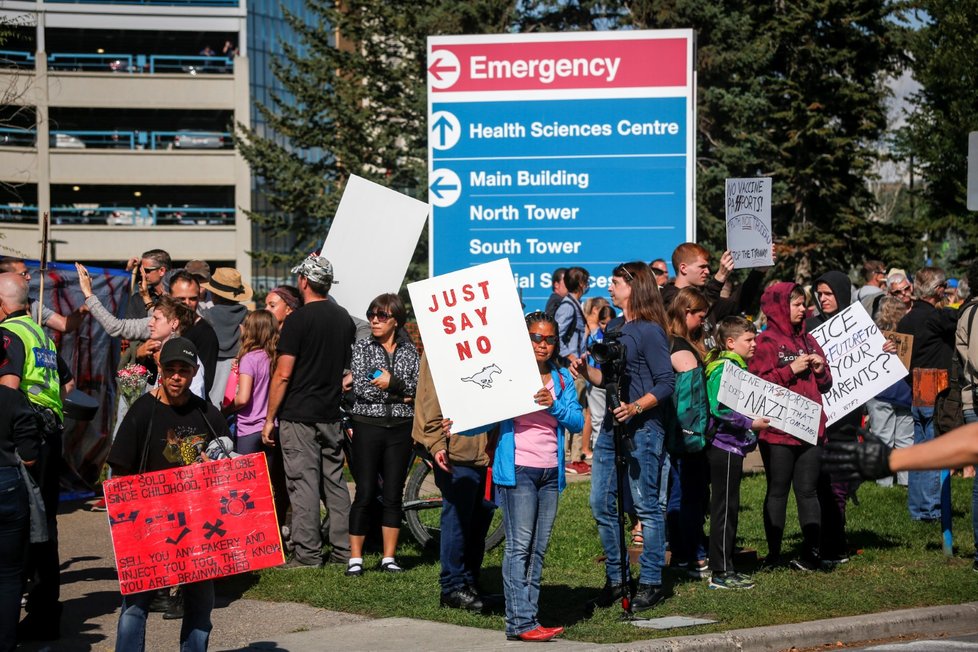 Protesty proti (povinnému) očkování v Kanadě.