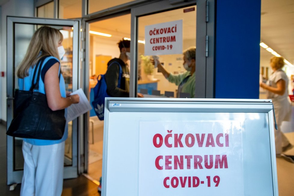 Fronty na očkování proti covidu v Česku (říjen 2021)