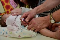 Pediatři bojují s výpadkem důležité vakcíny: Problém mají děti s první dávkou