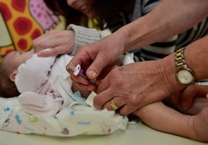 Pediatři se potýkají s nedostatkem očkovacích látek (ilutrační foto)