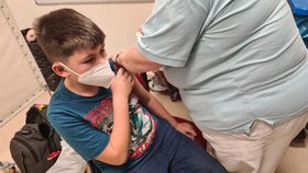V Ústí nad Labem se nechal očkovat i desetiletý Ondra