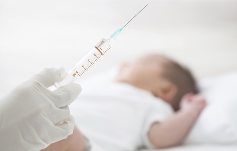 Újmy po očkování chce stát odškodňovat, na smrt ale zapomněl. Ombudsmanka: Nemorální 
