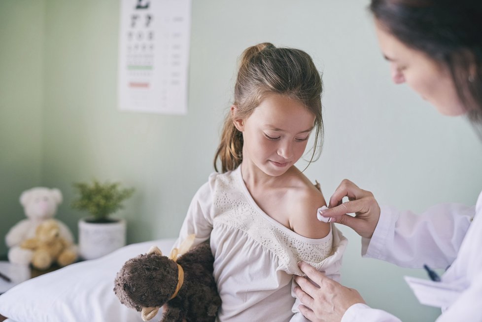 Rodiče dětí americké školy je odmítají očkovat. Teď čelí epidemii planých neštovic (ilustrační foto)