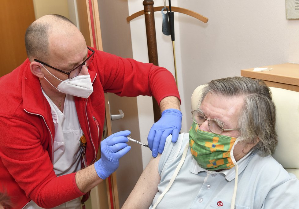 Na Praze 1 proběhlo druhé kolo očkování seniorů v domovech s pečovatelskou službou.
