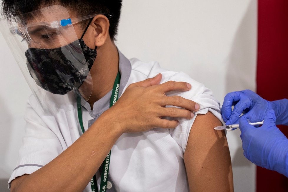 Koronavirus na Filipínách: Očkování ekonomických pracovníků (29.6.2021)