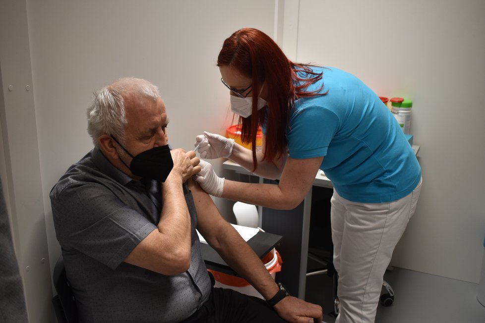 Očkování Čechů proti covidu: velkokapacitní centrum v Břidličné na Bruntálsku