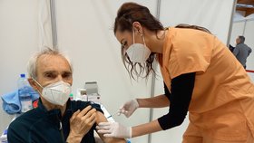 Očkování Čechů proti covidu: Očkovací centrum ve Zlíně