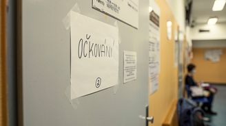 Bohumil Pečinka: Vakcinace proti koronaviru aneb Zabít stát jako firmu