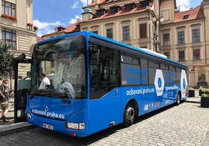 Do ulic Prahy vyrazí 31. července očkovací autobus. Zájemci dostanou vakcínu bez nutnosti registrace
