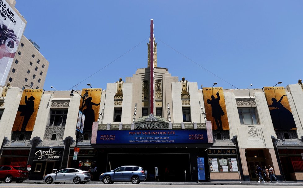 Očkování proti koronaviru v Los Angeles: Zájemci k němu dostali šanci vyhrát dva lístky na muzikál Hamilton (12. 6. 2021) Očkování proti koronaviru v Los Angeles: Zájemci k němu dostali šanci vyhrát dva lístky na muzikál Hamilton (12. 6. 2021)