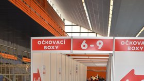 Ze sportovní haly Slavie je chytré očkovací centru OČKO.