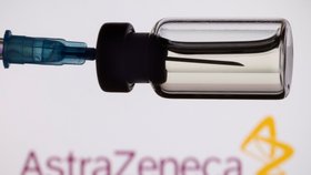 Oxfordskou vakcínu na (nejen) západní trhy dodává AstraZeneca.