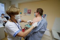 Očkování učitelů v Praze: Většině registrovaných je méně než 55 let. „Nedomyšlené,“ kritizuje vládu radní