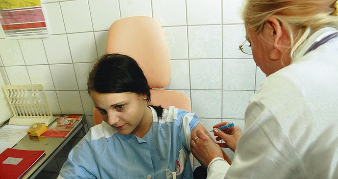 Markéta Kaduková (21), sestra ARO, Olomouc „Měla jsem strach z té prasečí chřipky. Proto, když je ta možnost, jsem šla na očkování,“ konstatovala sestřička Kaduková.