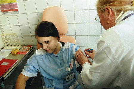 Markéta Kaduková (21), sestra ARO, Olomouc „Měla jsem strach z té prasečí chřipky. Proto, když je ta možnost, jsem šla na očkování,“ konstatovala sestřička Kaduková.