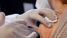 Koronavirus ONLINE: 1156 případů za středu v ČR, 179 hospitalizovaných. Pandemie opět sílí