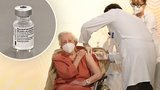 Nemáte internet? Babiš ukázal nejen seniorům cestu k očkování přes praktika i telefon
