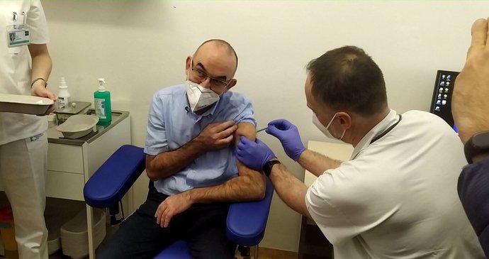Ve Fakultní nemocnici Brno zahájili očkování proti covidu: Ministr zdravotnictví Jan Blatný (za ANO), (27.12.2020)