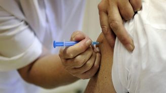 Očkování čtvrtou dávkou začne od pondělí, řekl Válek